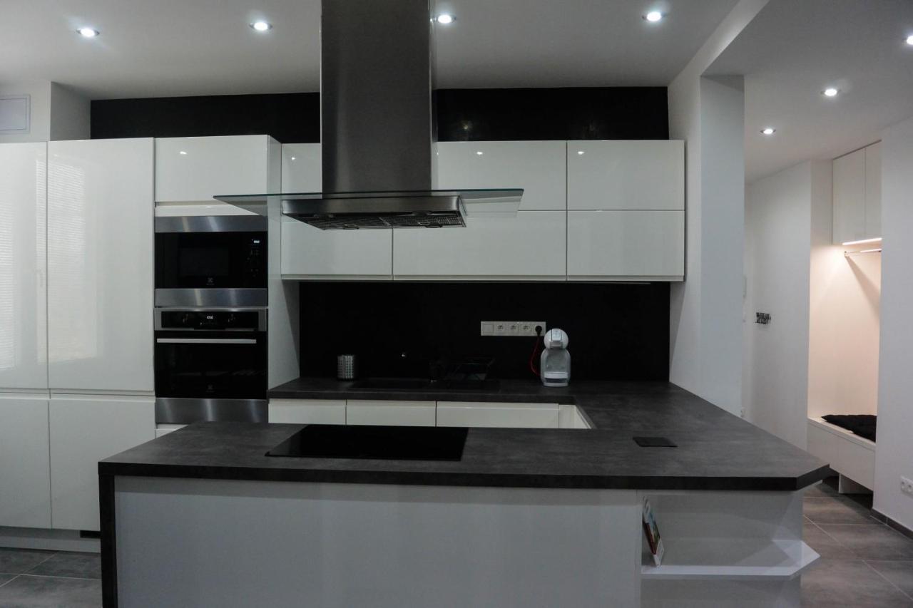 Rr Bus Station Apartment Bratislava Luaran gambar